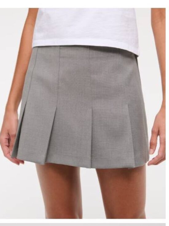 Abercrombie & Fitch Dresses & Skirts - ABERCROMBIE + FITCH Mid Rise Pleated Mini Skort Size M NWT